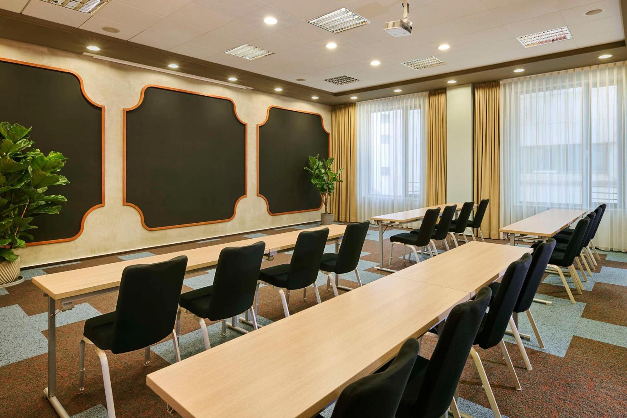 เอ็นเอช คอลเลคชั่น แฟรงค์เฟิร์ต ซิตี้ Hotel Frankfurt am Main ภายนอก รูปภาพ