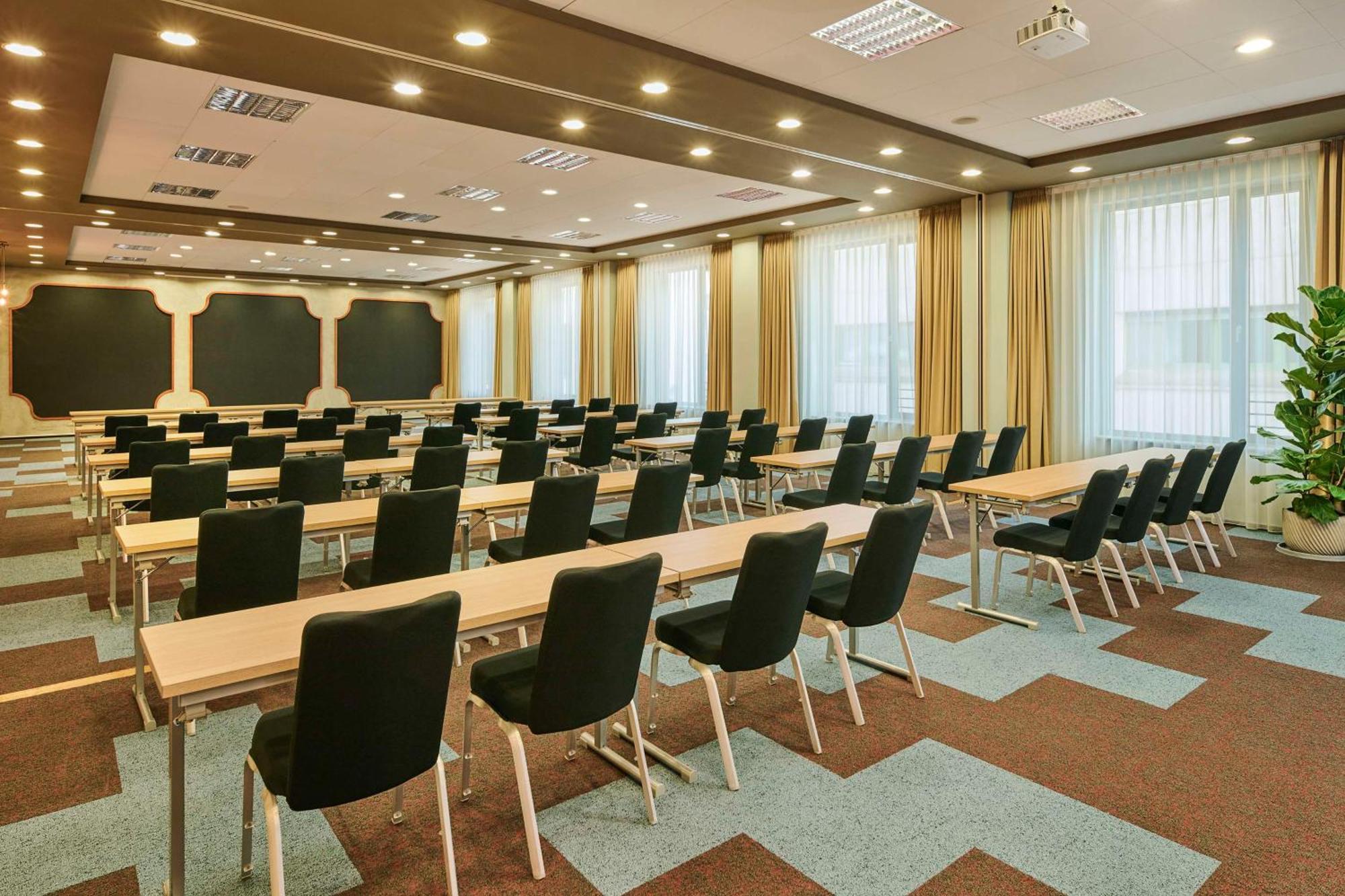 เอ็นเอช คอลเลคชั่น แฟรงค์เฟิร์ต ซิตี้ Hotel Frankfurt am Main ภายนอก รูปภาพ