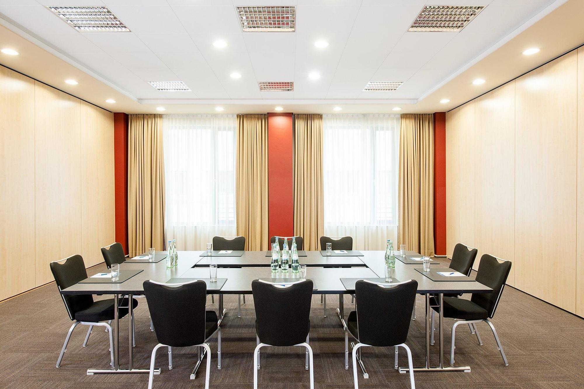 เอ็นเอช คอลเลคชั่น แฟรงค์เฟิร์ต ซิตี้ Hotel Frankfurt am Main ภายนอก รูปภาพ